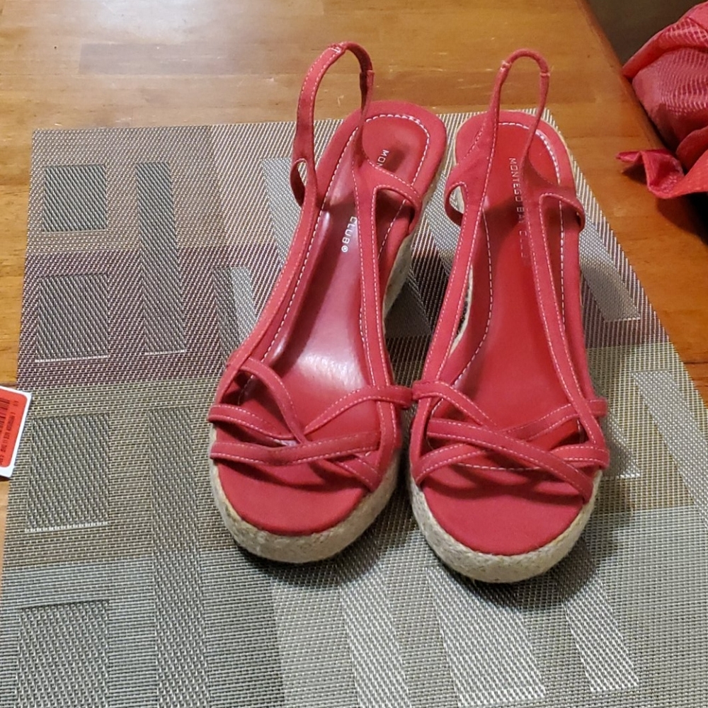 Red  wedges
